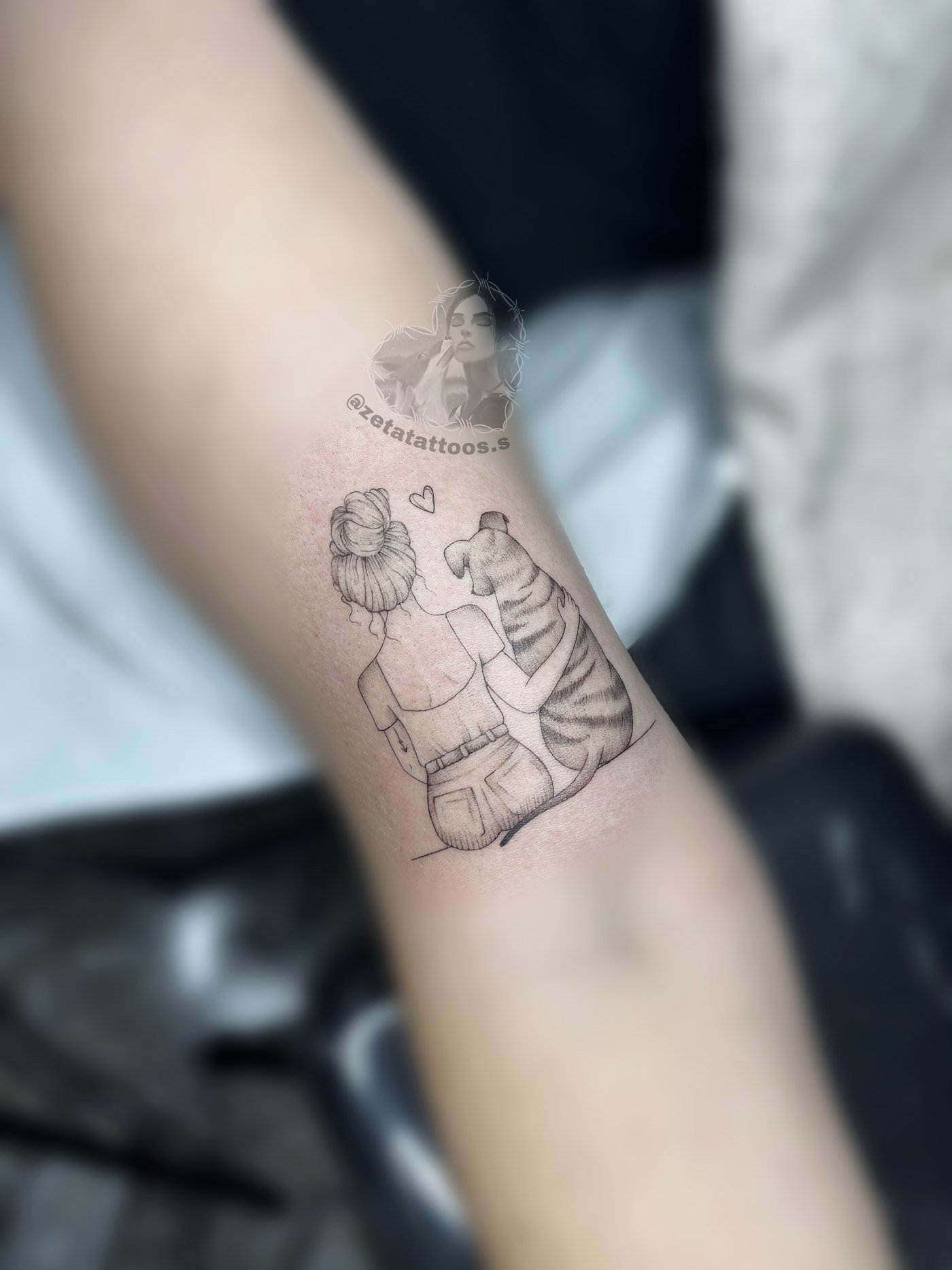 Chica y perro en fine line
