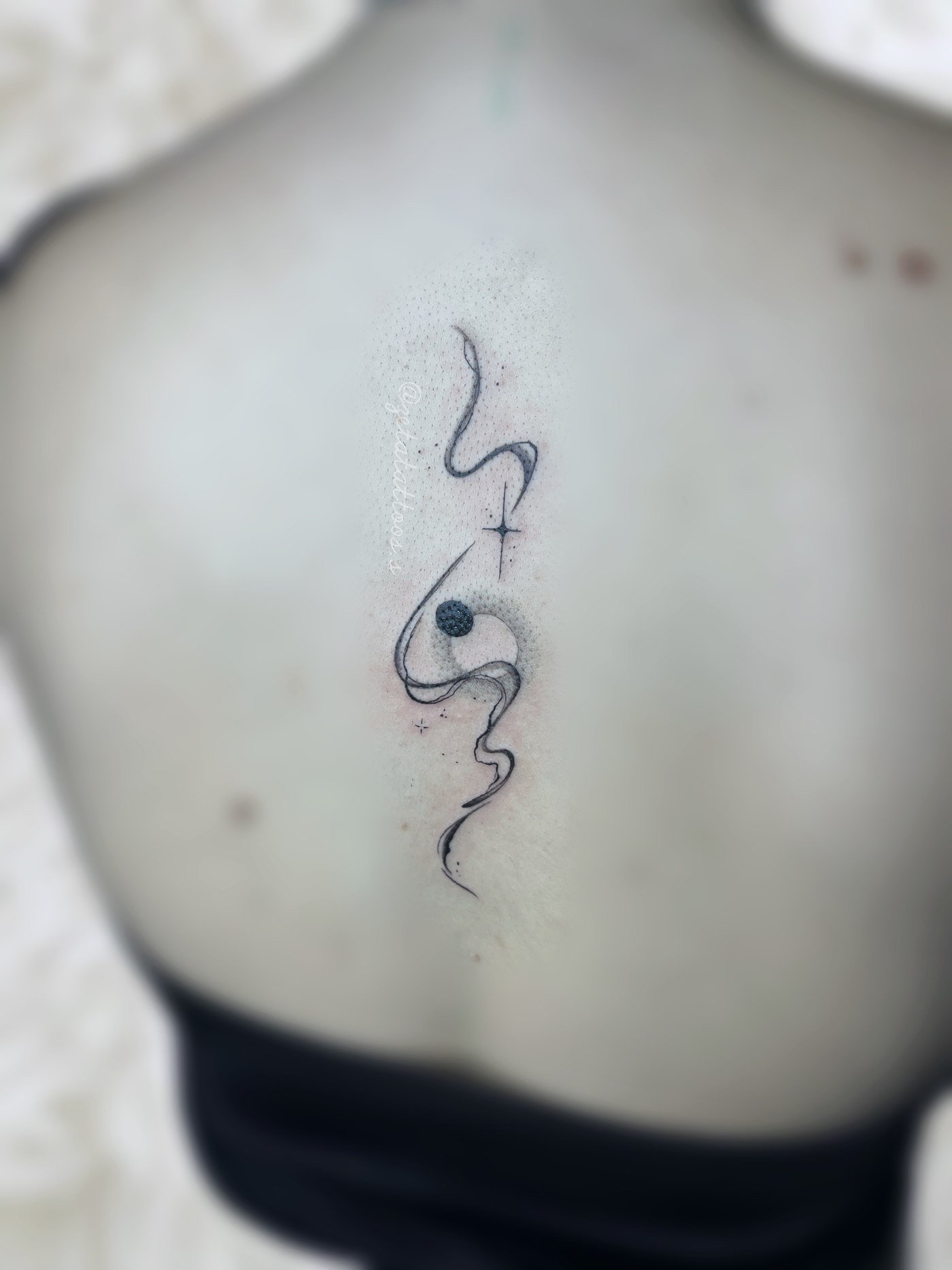 Líneas abstractas con estrella