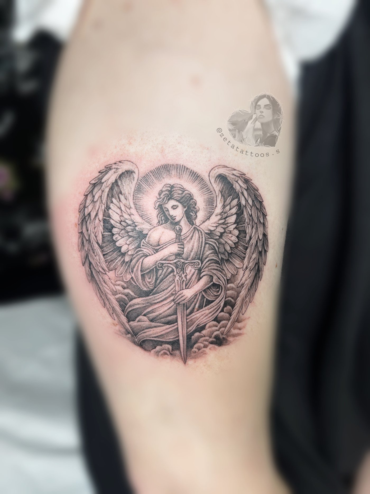 Arcángel con espada