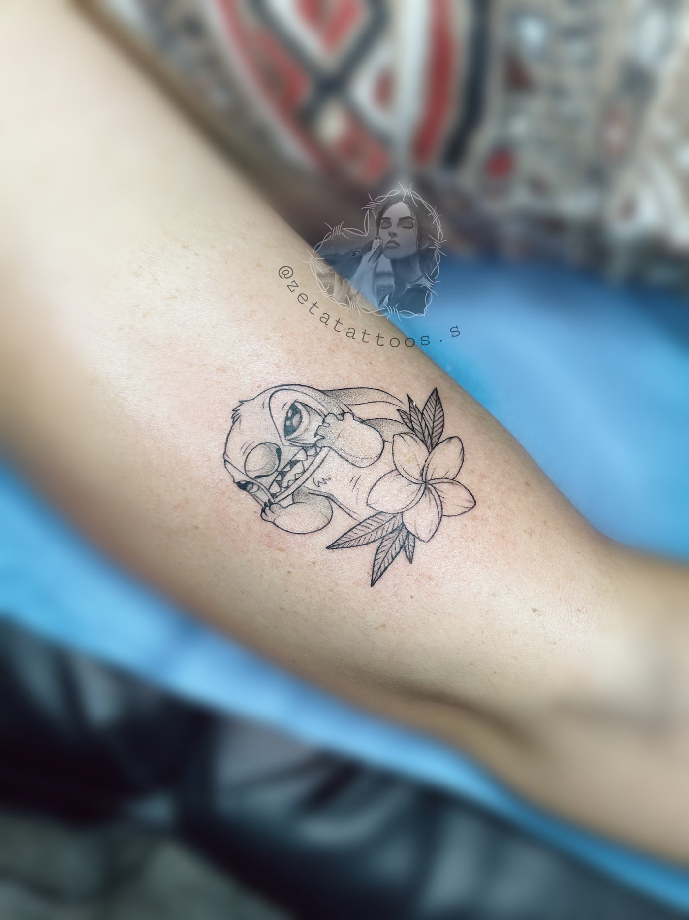 Calavera de Stitch con flor